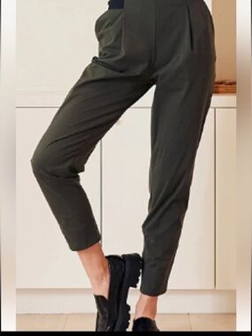 ADay Women’s Turn It Up Stretch Front Pleated Tapered Pants In Moss Green